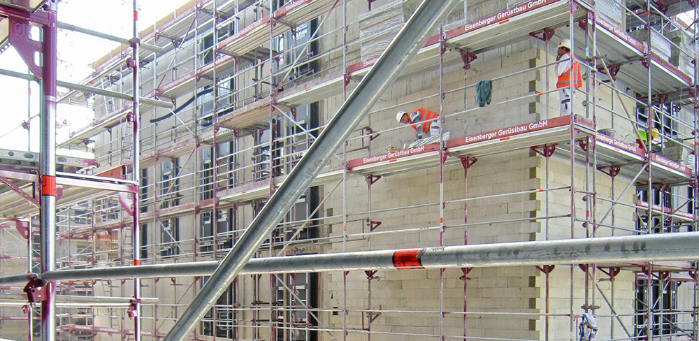 Unser Rahmengerüst UNI-CONNECT, bewährtes Fassadengerüst mit U-Auflage und Vermischungszulassung.